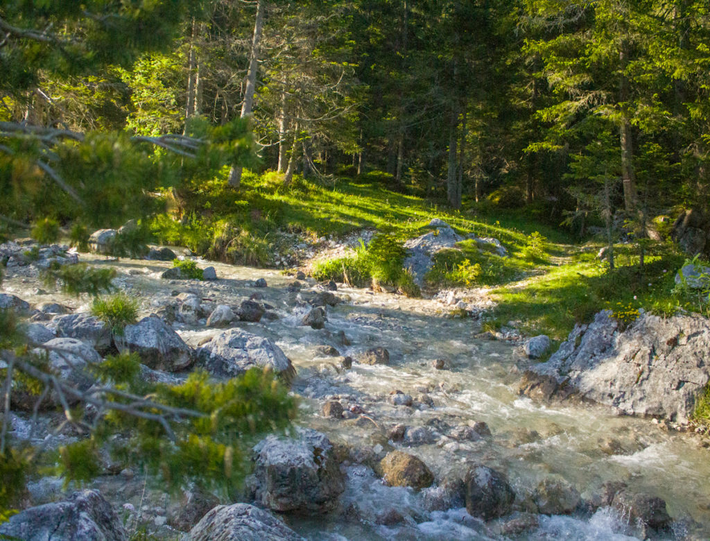 Abstieg Schönberg, am Wasser